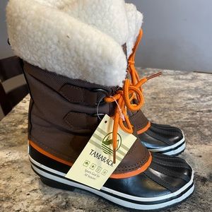 NEW winter boots. Youth Size 3.
